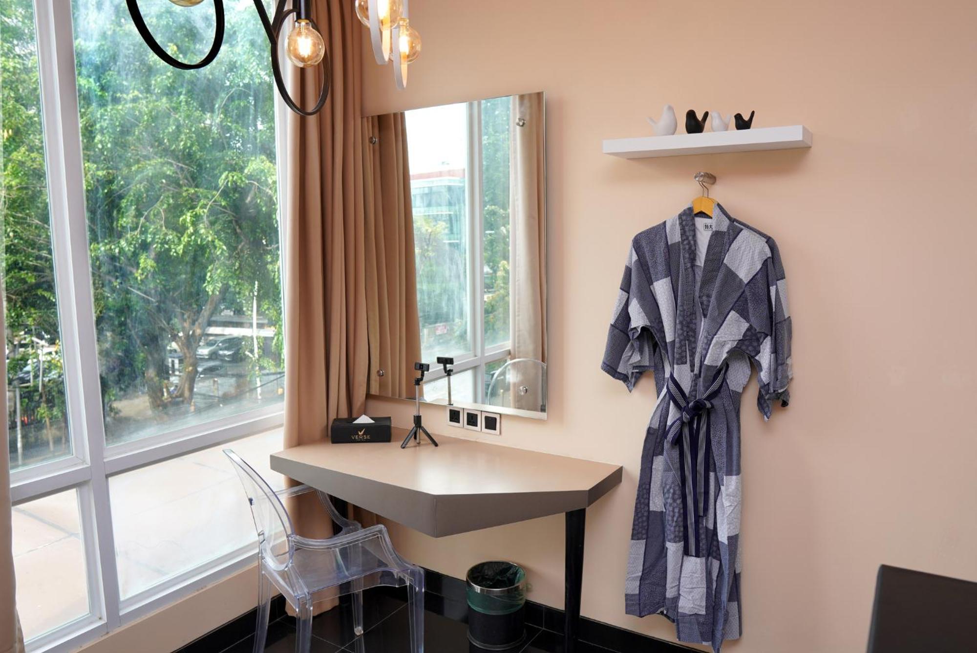 Verse Luxe Hotel Wahid Hasyim Jakarta Exterior photo